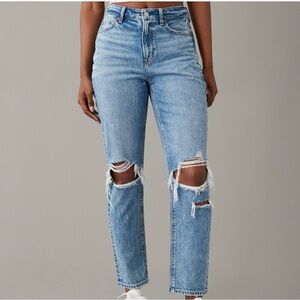 🦅 American Eagle Strigid Ripped Mom Jean